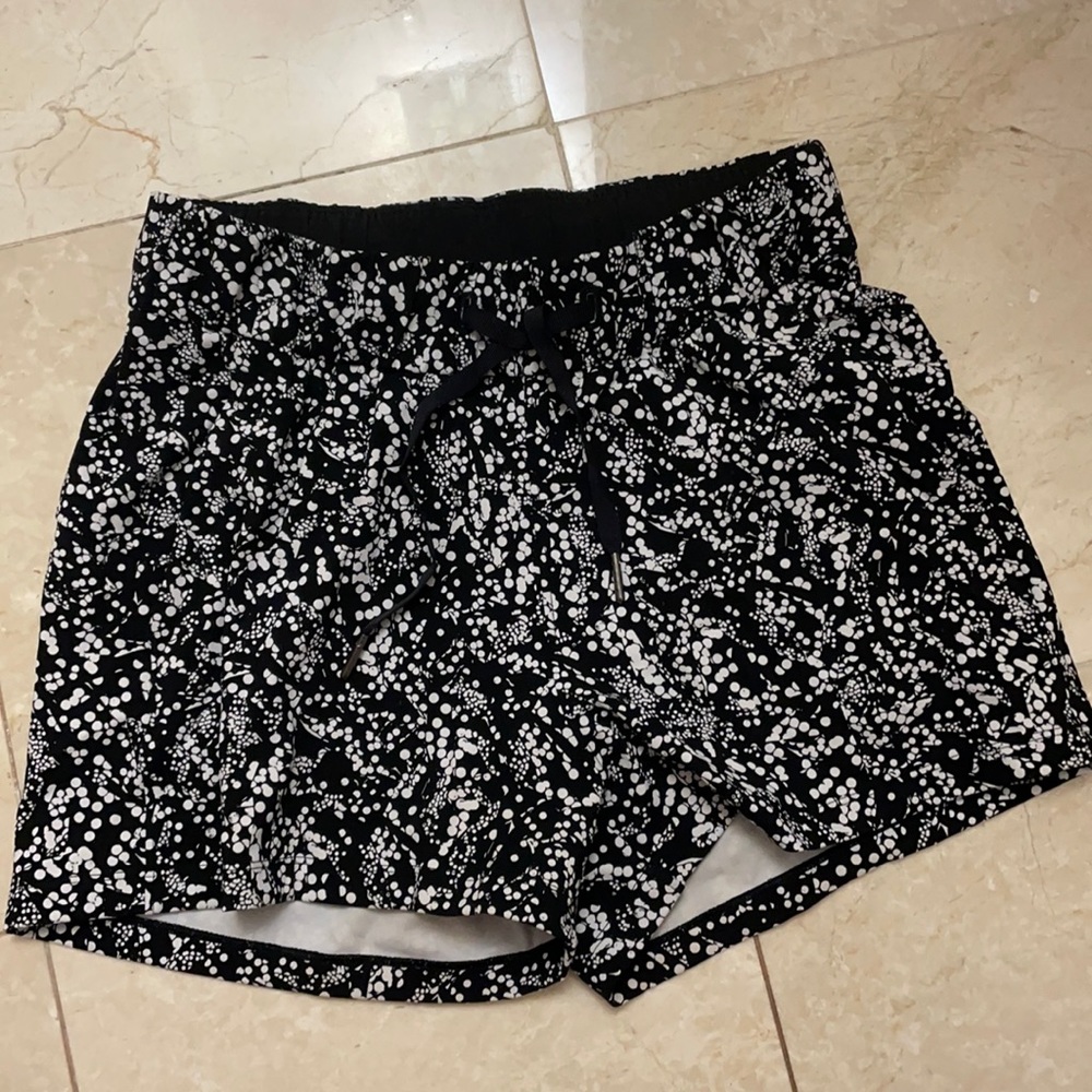 Lululemon on the fly shorts size 4